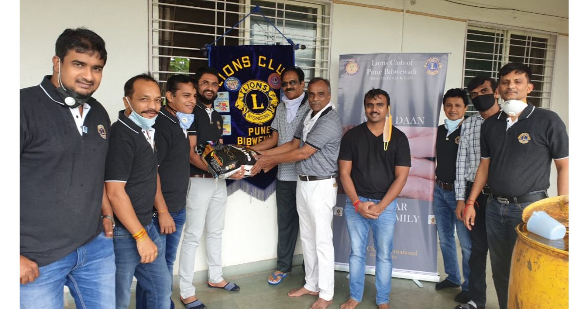 Food-donation-held-by-Lions-Club-Bibvewadi-at-Apna-Ghar-Senior-Citizens-home1