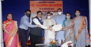 Governor-felicitates-social-organisations-serving-poor-during-Corona-Pandemic