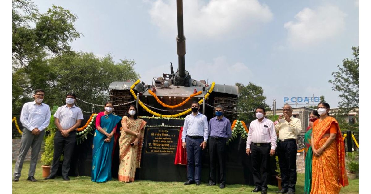 INSTALLATION-OF-WAR-TROPHY-T-55-TANK-AT-PCDAO-PUNE-pic
