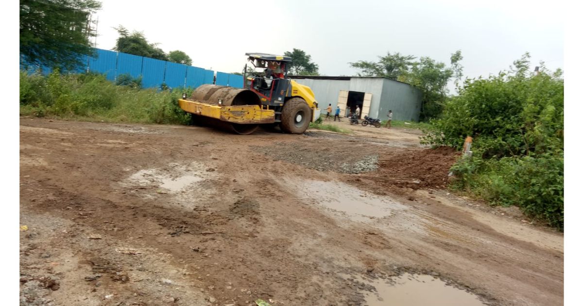 PMC-starts-work-on-Concord-Portia-road-within-4-hours-after-Pune-Pulse-highlights-the-plight1