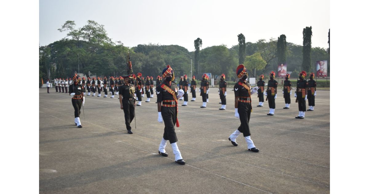 Lt.-Gen-Manoj-Pande-AVSM-VSM-Commander-in-chief-Andaman-Nicobar-Command-Colonel-Commandant-The-Bombay-Sappers-visits-BEG-Pune