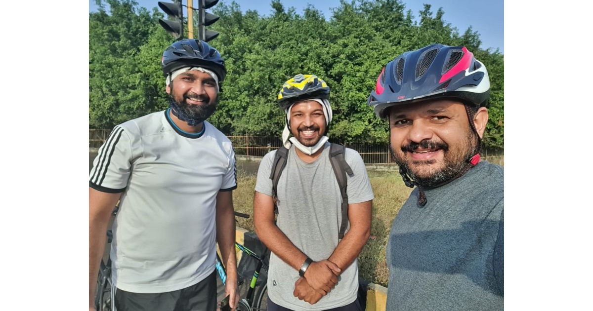 PCMC-Commissioner-Shravan-Hardikar-pedals-to-review-citys-first-bicycle-track