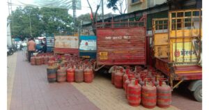 Pimpri-Chinchwad-Police-nabs-miscreants-selling-LPG-cylinders-in-black1