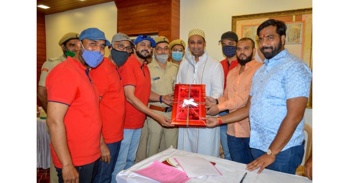 128-donate-blood-at-camp-held-in-Burhani-hall-in-Kondhwa1