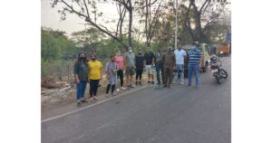 Citizens-pledge-to-keep-neighborhood-area-clean-1