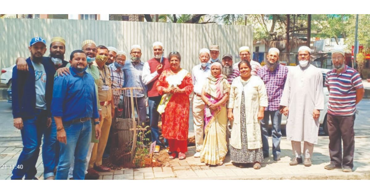 Dawoodi-Bohras-held-tree-plantation-drive-in-Wanowrie