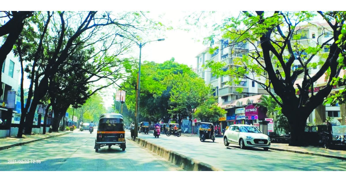 Raised-pedestrians-walkway-needed-near-Samvidhan-Chowk-2