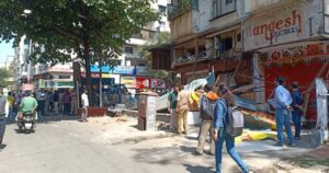 PMC demolishes unauthorised front margin construction on Salunke Vihar road