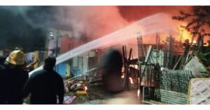 Fire-breaks-out-near-Shivarkar-garden-in-Wanowrie