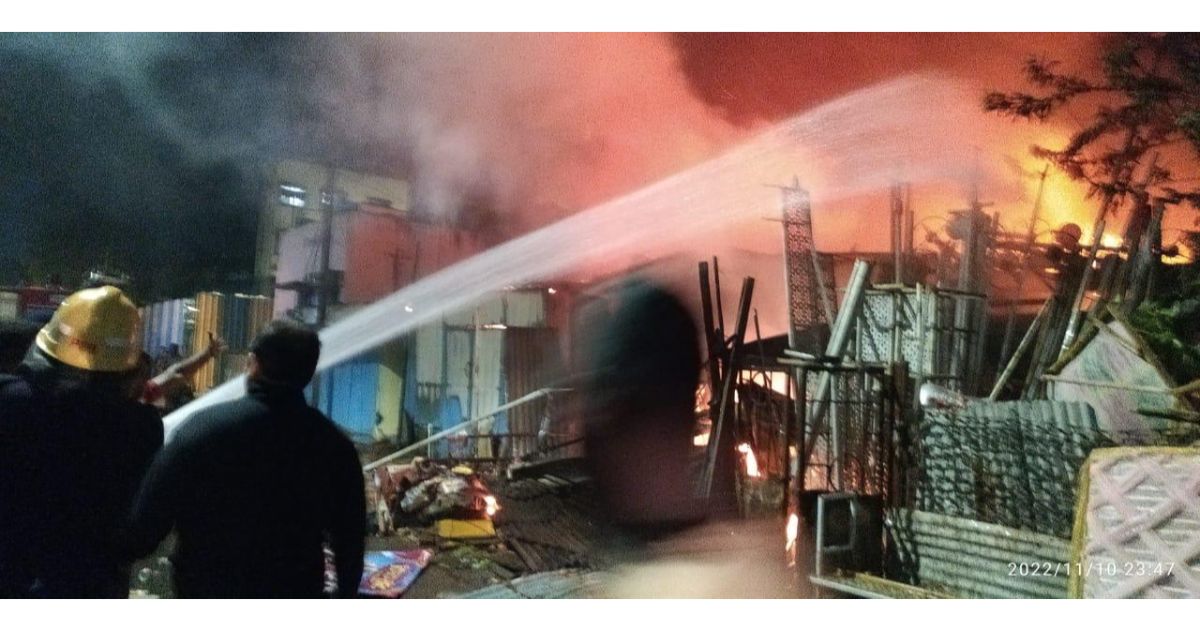 Fire-breaks-out-near-Shivarkar-garden-in-Wanowrie