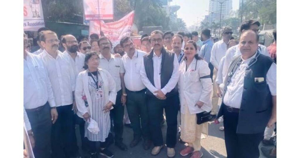 Kondhwa-doctors-hold-peaceful-protest2