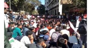 MPSC-students-stage-protest-in-Pune-against-the-descriptive-pattern-for-Mains-examination-610x352