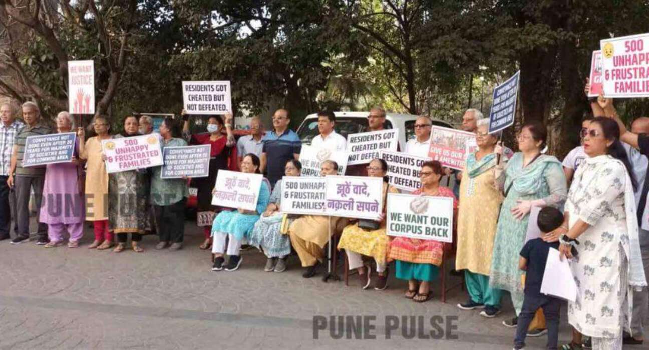 Pune News : Association of Ganga Satellite Co-operative Housing Societies Ltd. holds protest in Wanowrie
