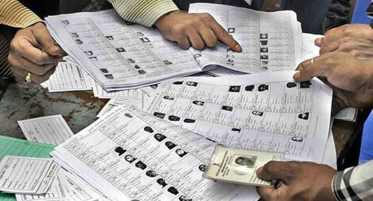 Election-commission-distributes-voters-slip-at-Chinchwad-Constituency-voters