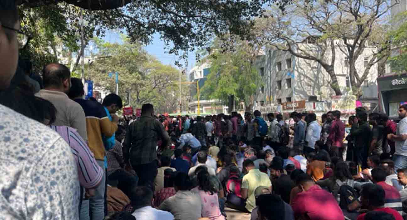 MPSC-aspirants-continue-to-protest-in-Pune-2