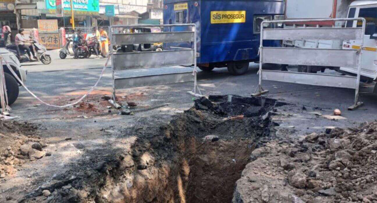 PMCs water supply department dugs up newly resurfaced stretch on Tilak road (1)