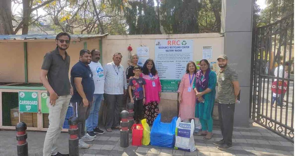 Team-Swachh-Kalyani-Nagar-and-Green-Life-Foundation-holds-book-donation-drive-2
