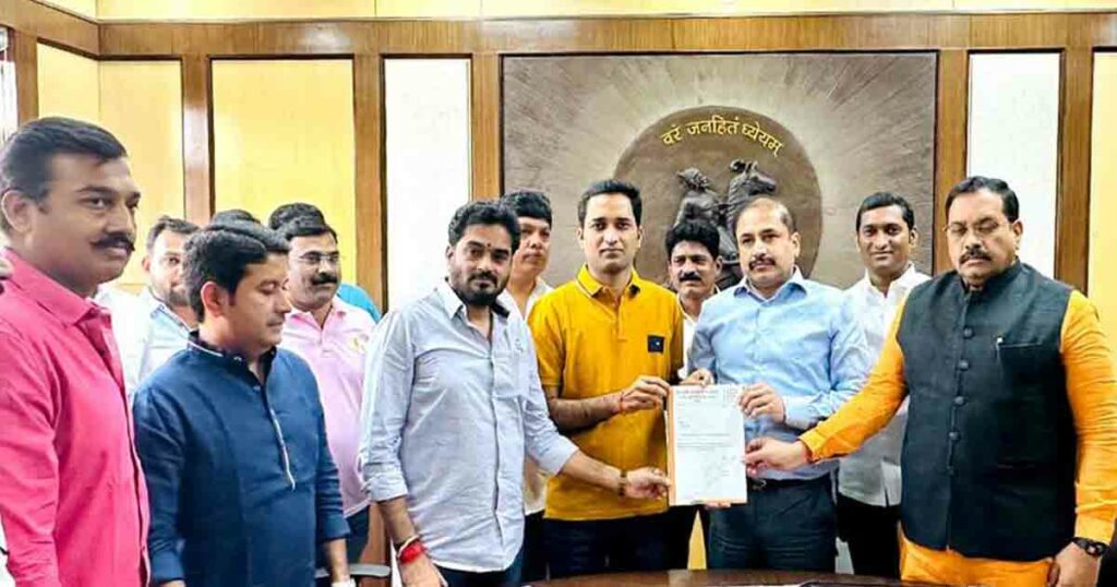 BJP Jagdish Mulik meets PMC commissioner Vikram Kumar over civic issues 1
