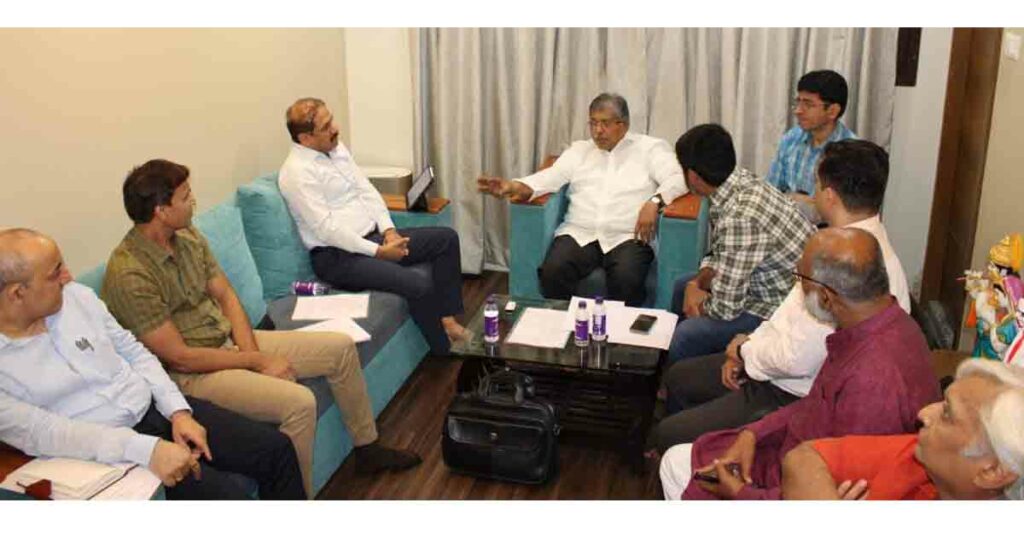 Chandrakant Patil instructs PMPML officials to provide uninterrupted service