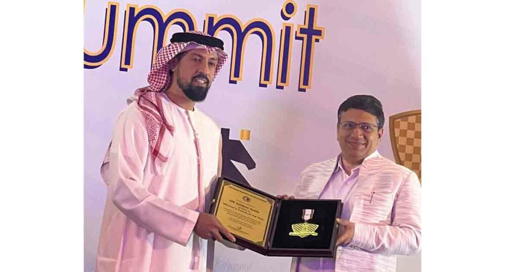 Grandmaster-Abhijit-Kunte-receives-‘Womens-Coach-of-the-Year-Award-at-Asian-Chess-Summit