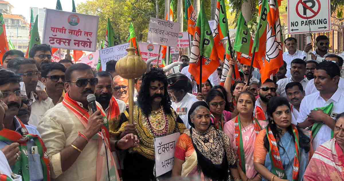 Manjri residents stage protest at PMC headquarters demanding basic amenities3