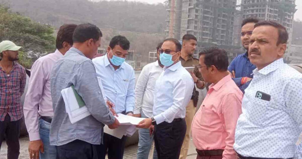 Pune Collector inspects NHAI's flyover and road works at NDA chowk1