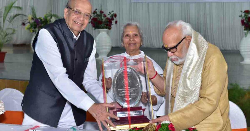 Punyadham Humanitarian Service award conferred on M P Mansinghka 1