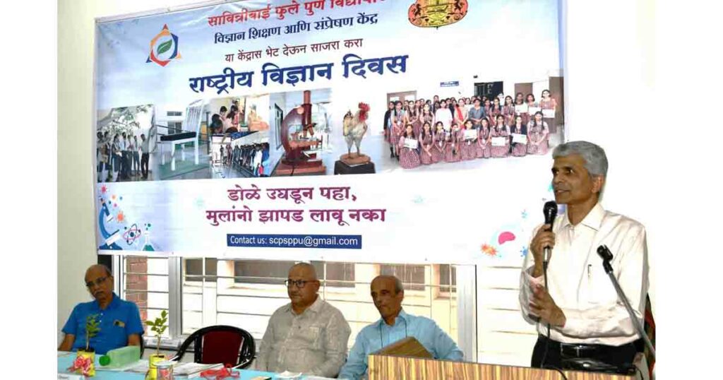 Students-enthralled-in-SPPUs-Science-day-exhibition-23