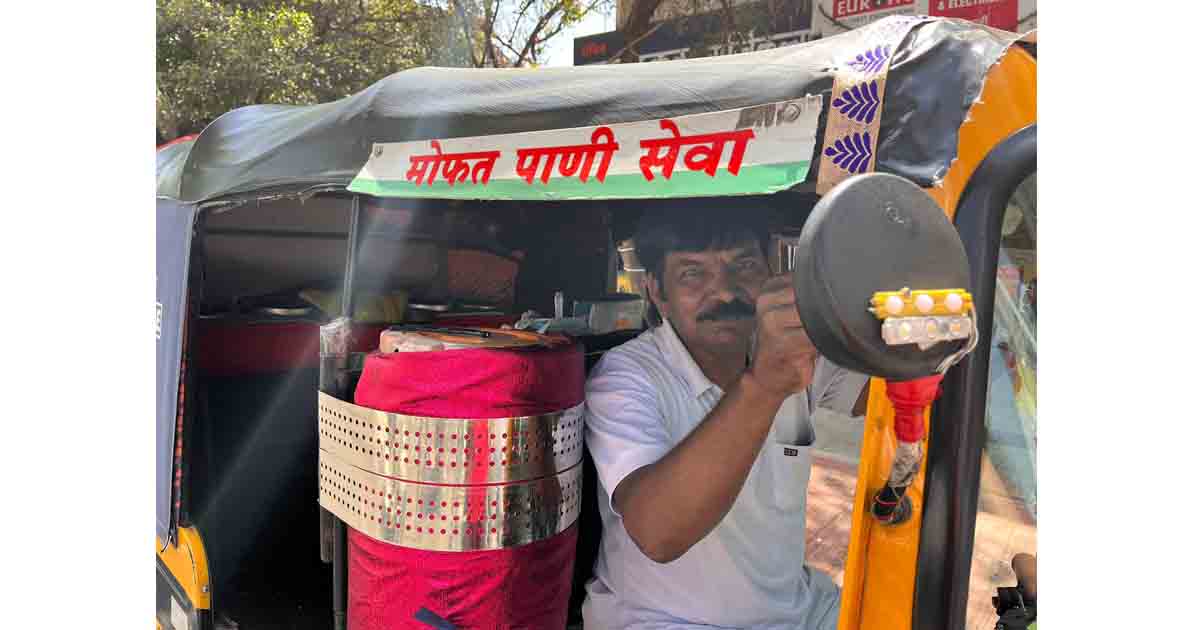 This Pune auto is equipped with drinking water, newspaper rack, first aid box facility for passengers