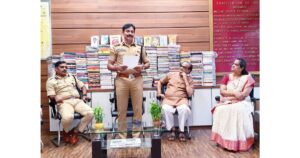 1072-books-donated-to-libraries-in-Chiplun2