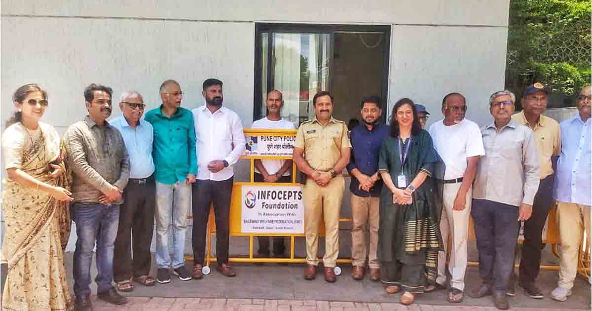 15 barricades donated to Balewadi police chowki to curb menace caused by miscreants 2