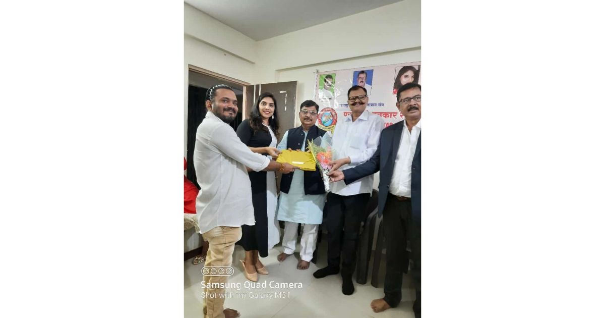 Adv-Urmila-Jadhav-felicitated-with-Navshakti-award