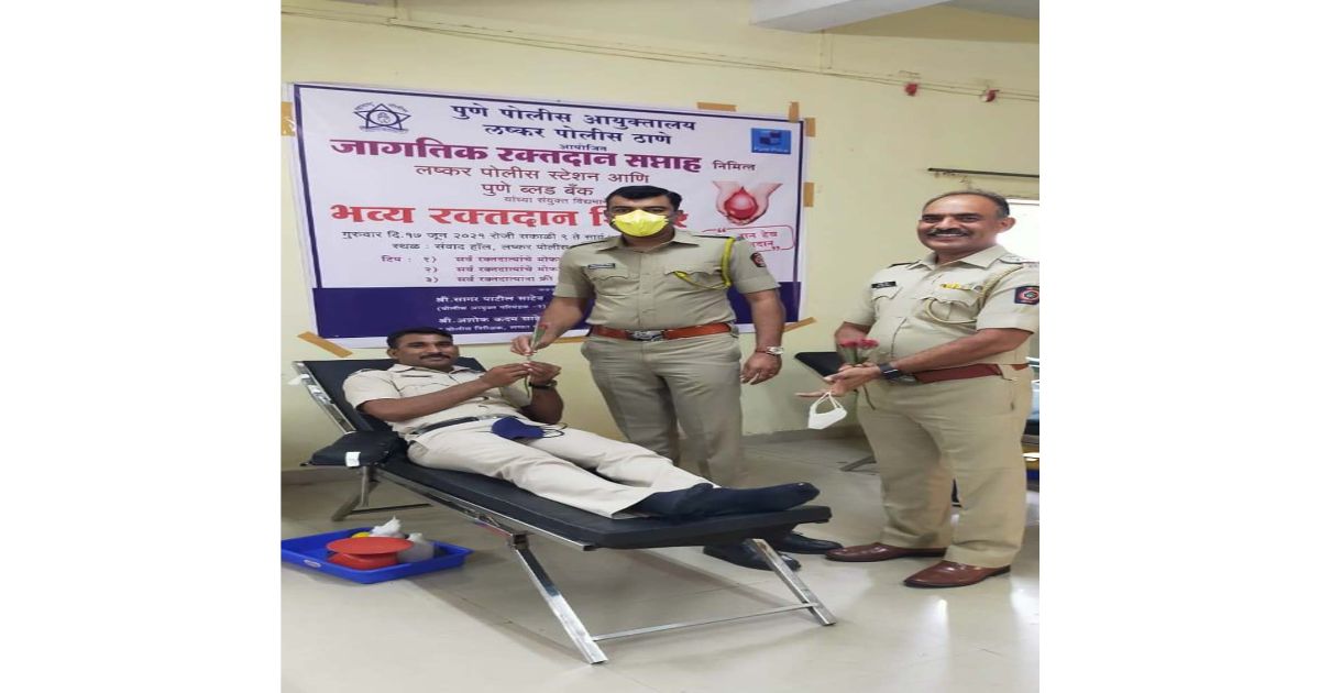Blood-donation-camp-held-at-Lashkar-police-station1