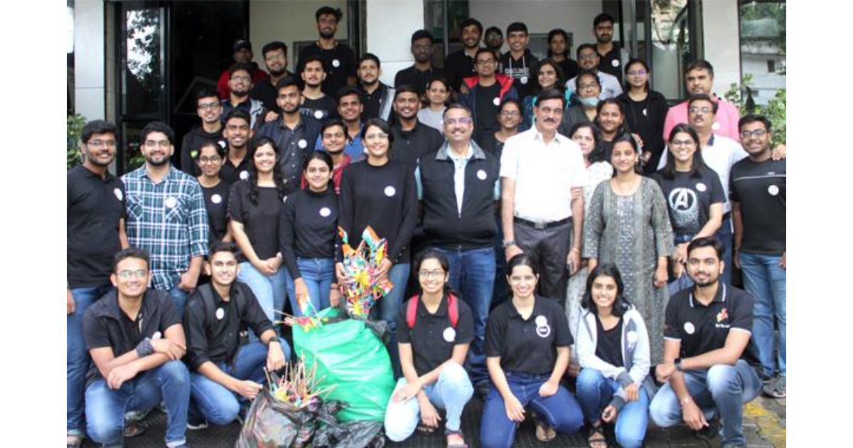 CA-firm-in-Pune-collects-national-flags-abandoned-on-the-streets-1