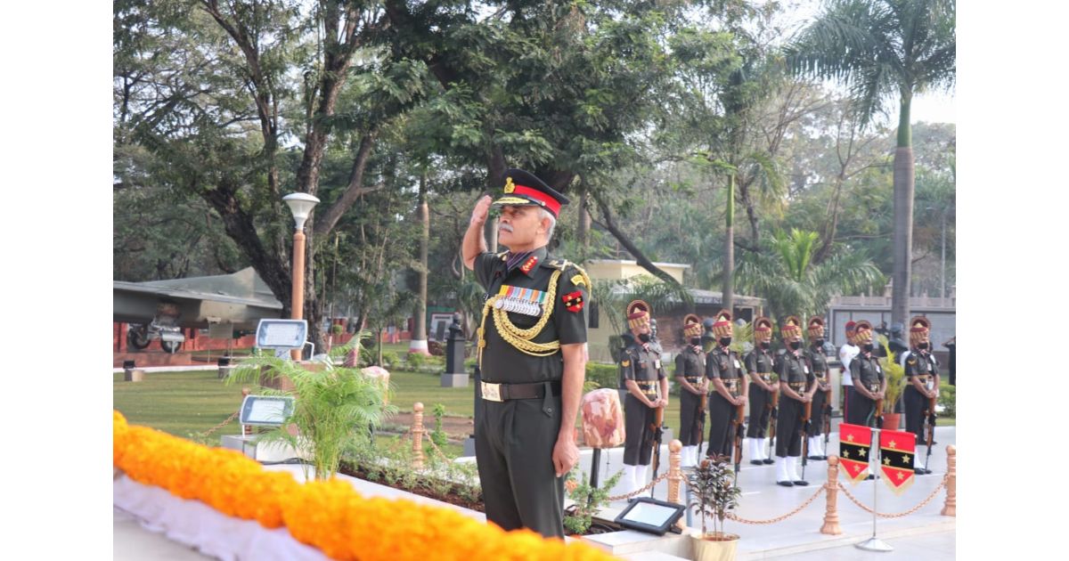 Homage-to-war-heroes-on-74th-Army-Day