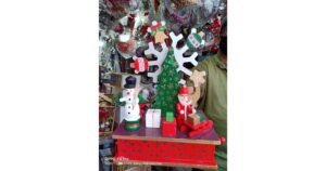 Markets-abuzz-with-Christmas-festivities6