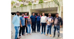 Maxima-society-residents-rescue-crow-entangled-in-manja-1