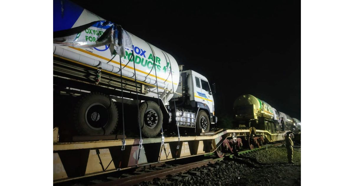 Oxygen-Express-with-four-LMO-tankers-reaches-Pune-from-Angul1