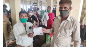 PCMC-collected-Rs-25000-from-vendors-for-carrying-banned-plastic