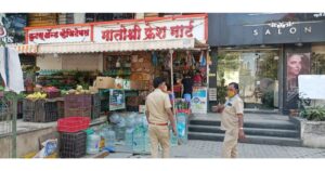 PCMC-fines-shopkeepers-for-selling-plastic-bags