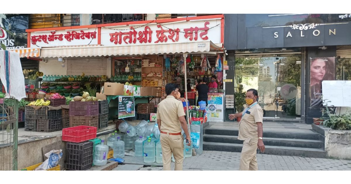 PCMC-fines-shopkeepers-for-selling-plastic-bags