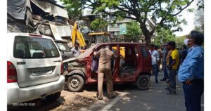 PMC-demolishes-illegal-front-and-side-margins-of-shops-in-Wanowrie