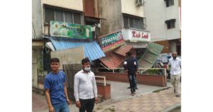 PMC-demolishes-illegal-front-margins-from-Salunke-Vihar-road1
