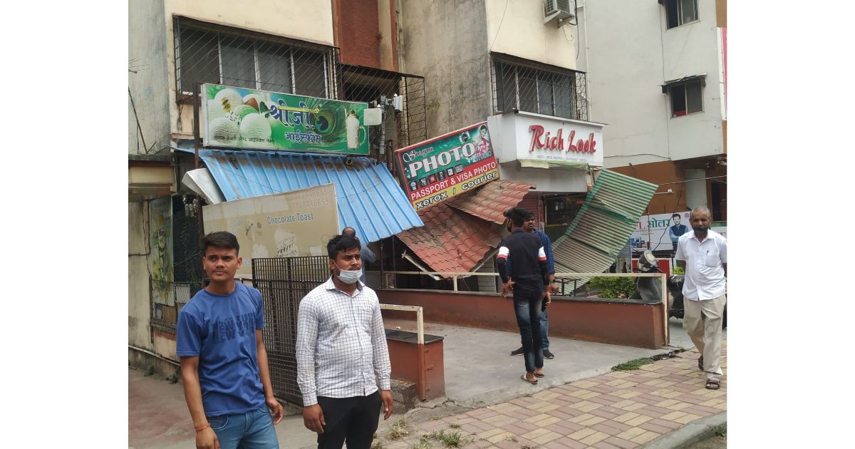 PMC-demolishes-illegal-front-margins-from-Salunke-Vihar-road1