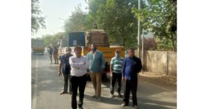 PMC-removes-abandoned-vehicles-from-Wanowrie