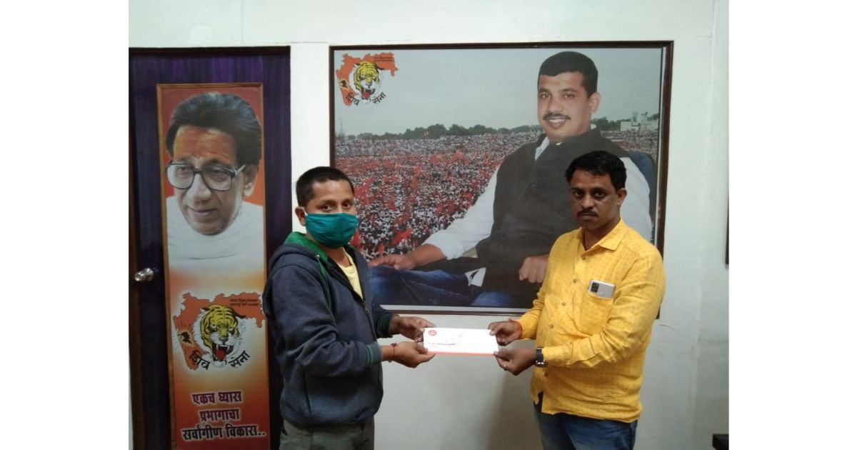 Pramod-Bhangire-extends-financial-aid-to-a-Handewadi-family-battling-Covid19