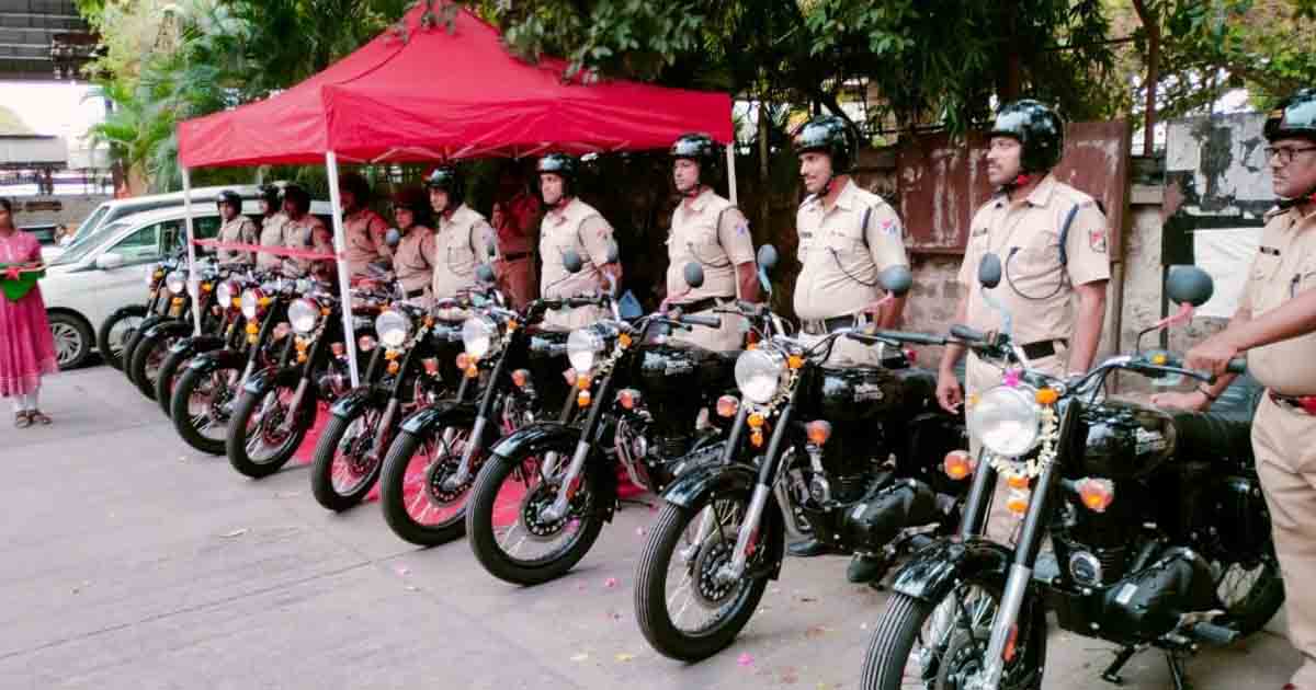 RPF Pune receives 13 Enfield Bullet Motorcycles for swift action against crime3