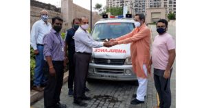 Raheja-Vista-Premiere-residents-offer-ambulance-service-for-people-in-need2