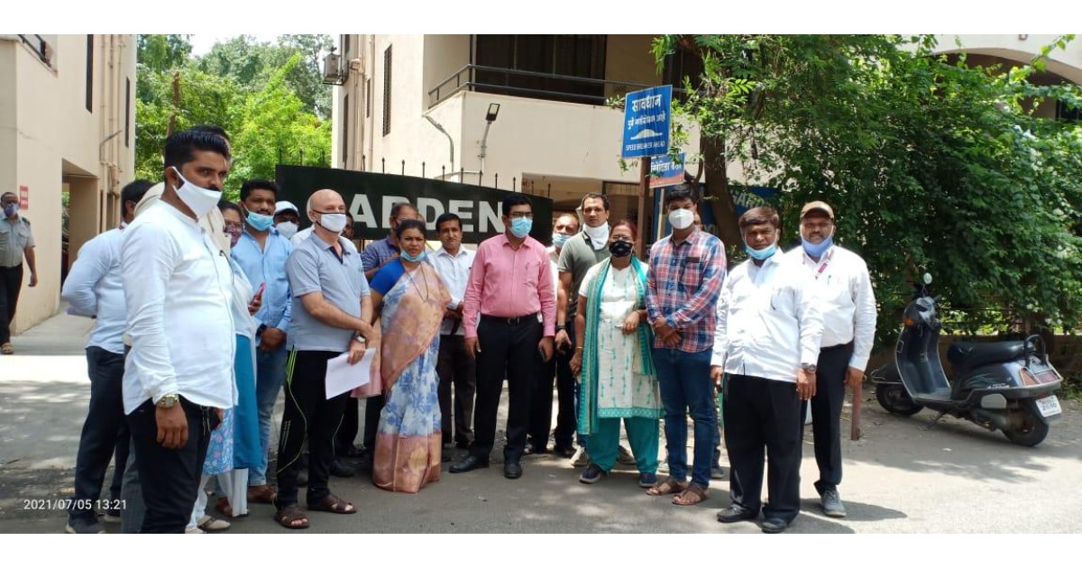 Resolve-water-logging-issues-from-Rose-Parade-and-Nivedita-Garden-Condominium-urge-residents-1