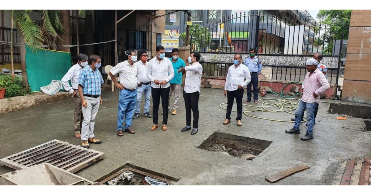 Shubhashree-Woods-residents-take-matter-in-their-own-hands-to-resolve-water-logging-issue